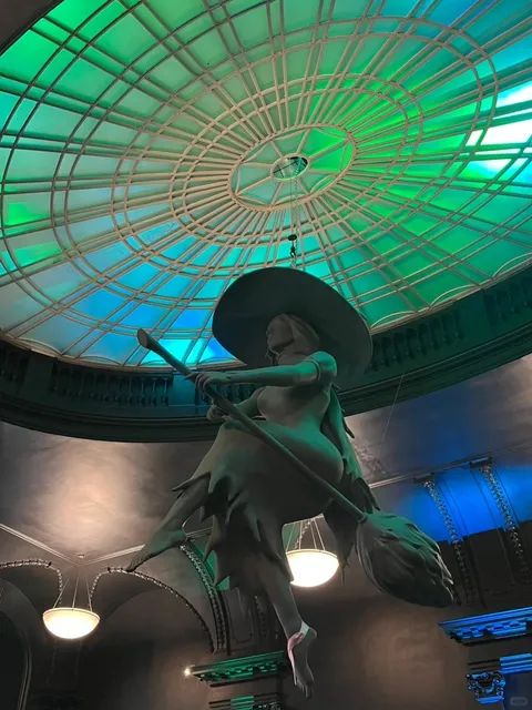 A Day Trip to Salem Without a Car 🚆🧙‍♀️