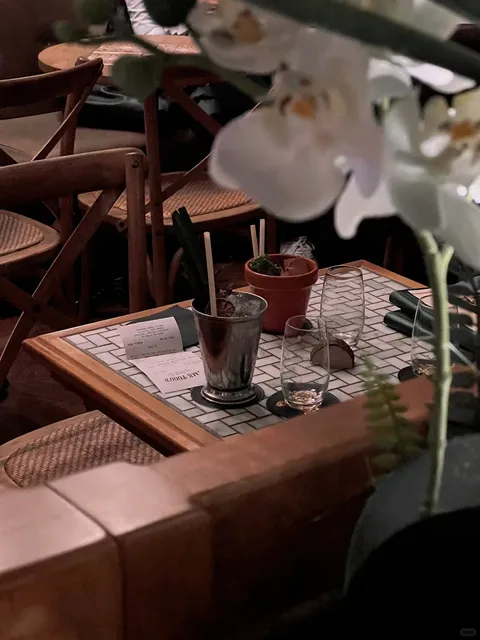 London | A Whimsical Vintage Oasis Hidden in the City!!!🌿 