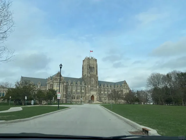 🇨🇦 Speedy Stroll Through Little London