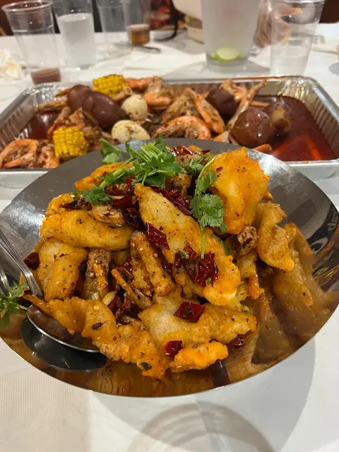 This Hand-Caught Seafood Spot in Pasadena is Absolutely Incredible! 🦀