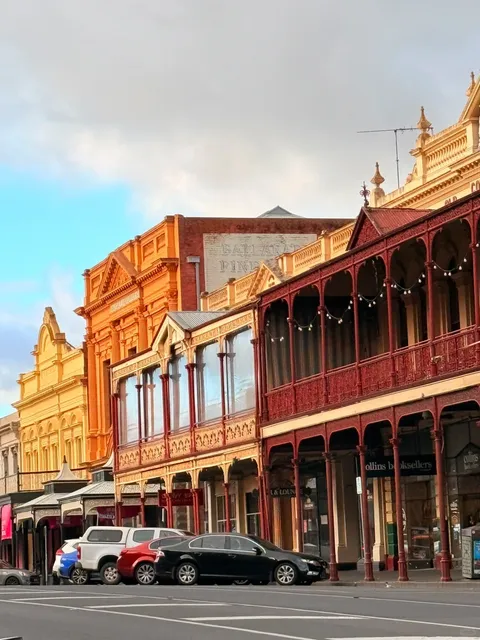 Ballarat: A City Bathed in Golden Light！✨🏛️