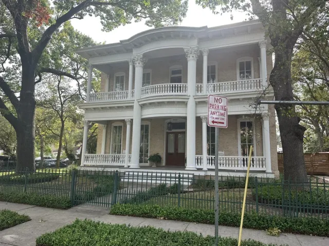 San Antonio's Historic District – A Walk Through Time 🏛️