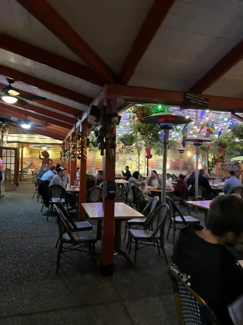 🎨 Vibrant Space & Fun Food – A Must-Visit in San Diego! 🦞