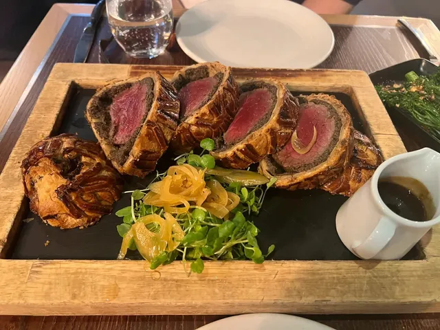🇬🇧 Chef Gordon Ramsay’s Affordable Spot for Beef Wellington