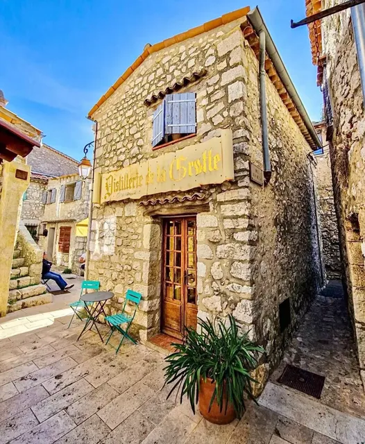 Discovering the Enchanting Medieval Charm of Gourdon, France