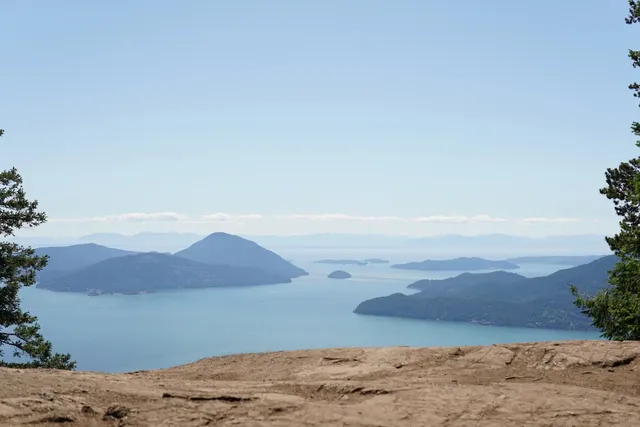 Tunnel Bluffs | The No-Turn-Back Challenge! 🏔️🔥