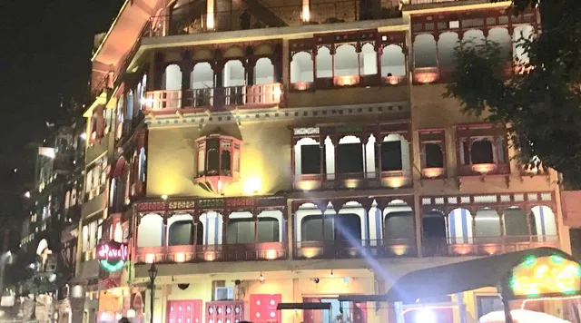 Lahore travel guid about living