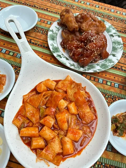 Addis Ababa Foodie Itinerary | A Perfect Day of Eating! 🍗🍣