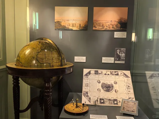 🌍 Romantic Straddle Between Hemispheres - Greenwich Observatory