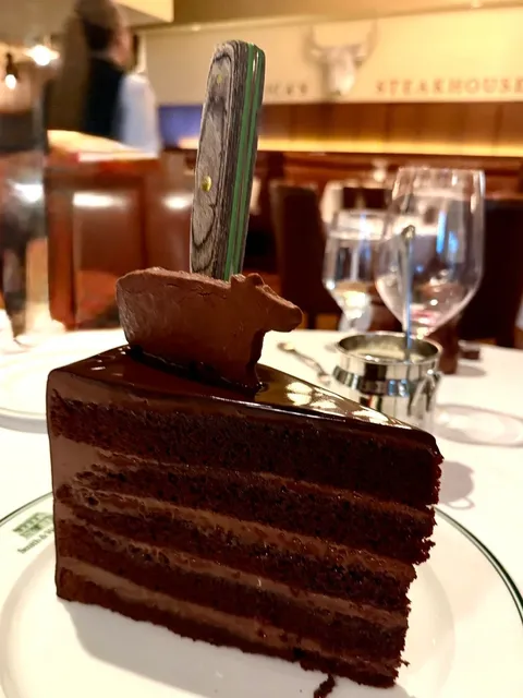 Las Vegas | Visiting Warren Buffett’s Favorite Steakhouse 🥩✨