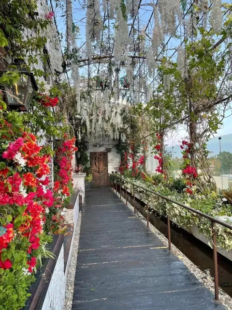 Catch LA — The Gorgeous Floral Terrace Restaurant 🌸🍽️