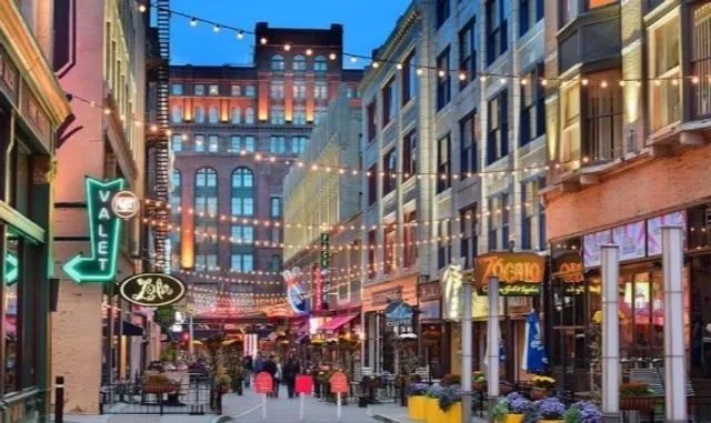 🏮 East 4th Street Market | Cleveland's Eclectic Culinary Arcade