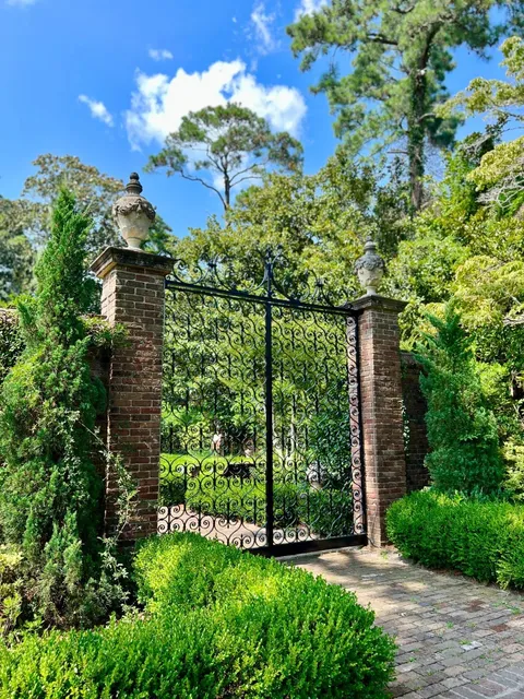 Life in North Carolina | ✨ Must-Visit 🌹 Elizabethan Gardens 💐