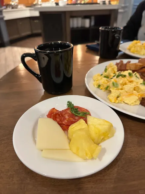 🇨🇦 Saskatchewan Road Trip Stop: Regina’s Delta Hotel 🏨