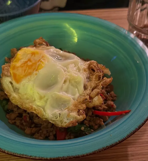 Is Bangkok Bites Really the Best? 🍚 A Spicy Showdown