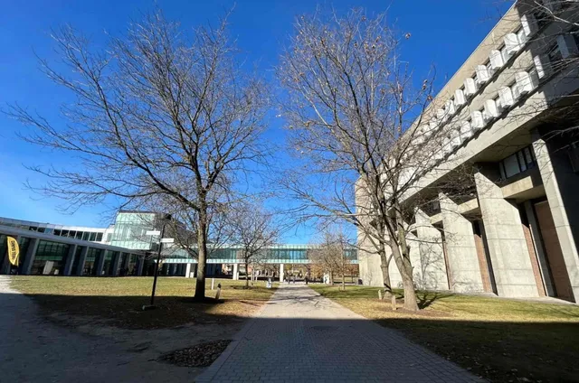  University of Waterloo Campus Tour – Where Grit Meets Genius