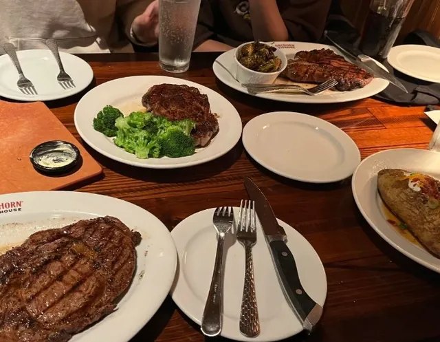 LongHorn Steakhouse | A Carnivore’s Convenient Escape in Pittsburgh! 