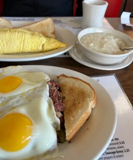 🍳 Big Al’s Diner: A Cozy Autumn Breakfast Spot in Cleveland 🍂