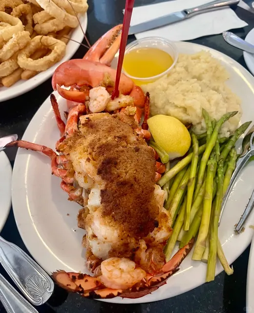 🦞 Causeway Restaurant – Gloucester’s No-Frills Seafood Bunker! 🌊  