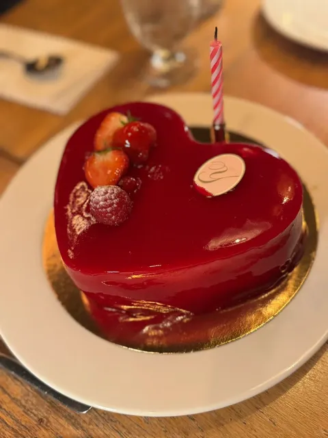 Parisian Patisserie 🍰 A Must-Try for Strawberry Cake Lovers!