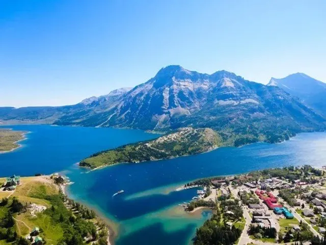 🇨🇦 Must-Visit Spots in Calgary - Save This List!