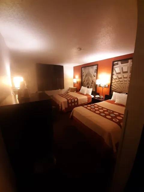 A Great Stay in Room 321! 🏨🔑