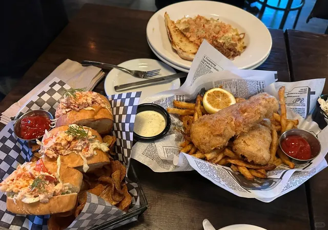 🇨🇦 Late-Night Halifax Lobster Rolls in Edmonton!