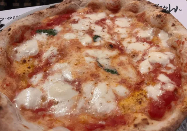 Neapolitan pizza that only opens for dinner