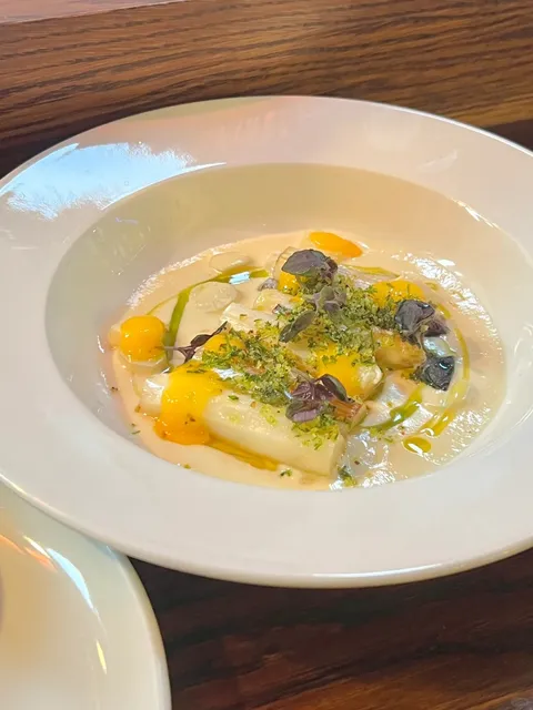 🍃 Clipstone | London's Cozy Corner Restaurant with Atmosphere 