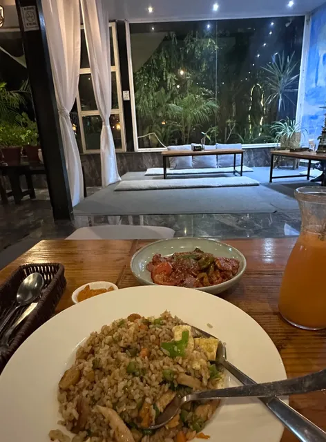 These Spots Deliver—Choose Based on Your Mood 🍴