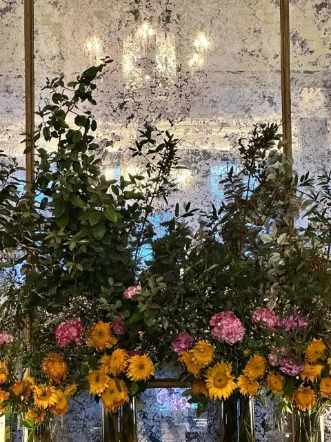 The Best Hotel: Prime Location & Unique Style! 🏙️✨