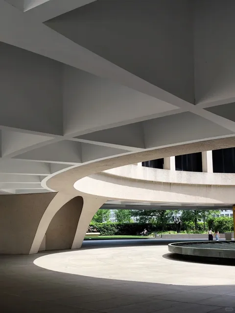 Hirshhorn Museum – Architecture Focus 🏛️✨