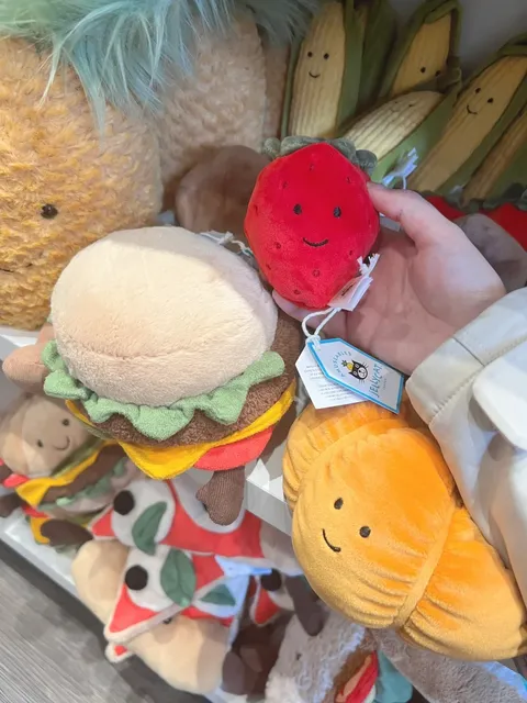 Boston’s Newbury Street is just too awesome to explore! 🧸