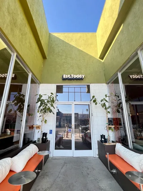 LA｜Spinning Vinyl at the Coffee Shop: Established Today! 🎵☕