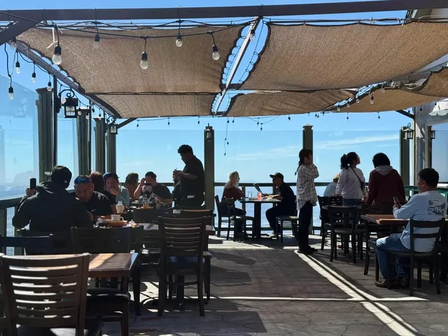 LA Food Discovery｜A Stunning Sunset Cliffside Restaurant! 🍂🌅