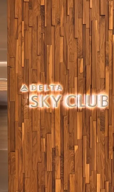 Minnesota G17 Delta Sky Club Visit ✈️