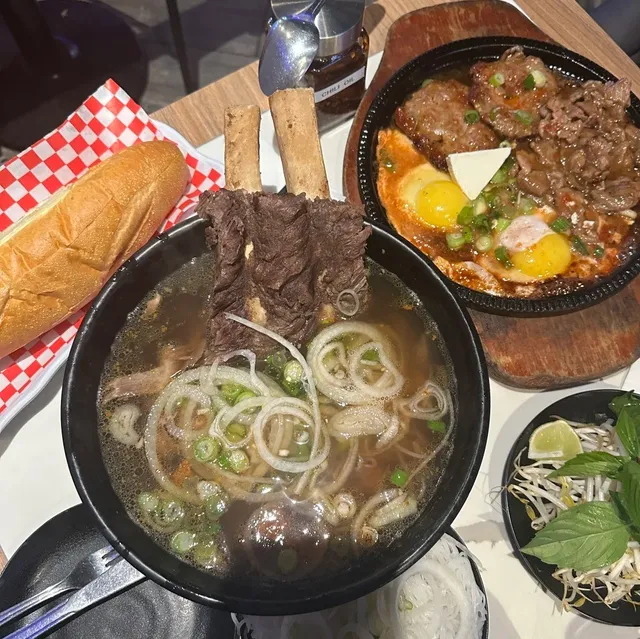 🇨🇦 Pho Mr.Q - Calgary's MASSIVE Beef Rib Pho!