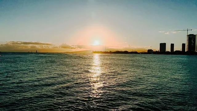 🌴🏖️ Ala Moana Beach Park: Honolulu’s Hidden Gem Guide 🏖️🌴