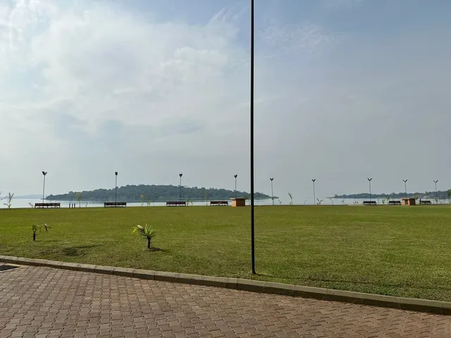 Kampala, Uganda 🇺🇬 | Exploring Lake Victoria: Sightseeing + Dining +