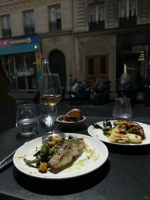 How can you visit Paris without trying wine? 🍷