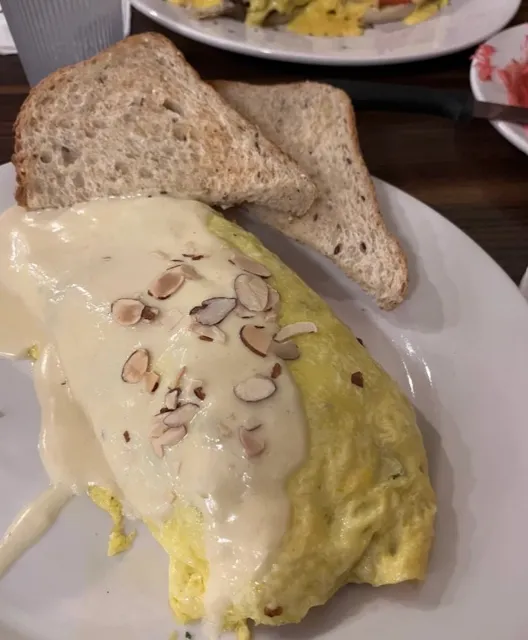 🥚 Hen House Eatery: The Cozy Brunch Spot You’ll Keep Coming Back To! 