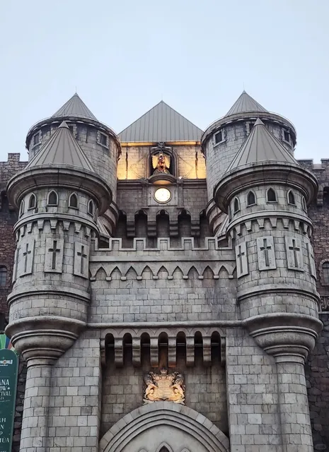 Ba Na Hills travel guide in English with emojis! 🌊⛰️🏰