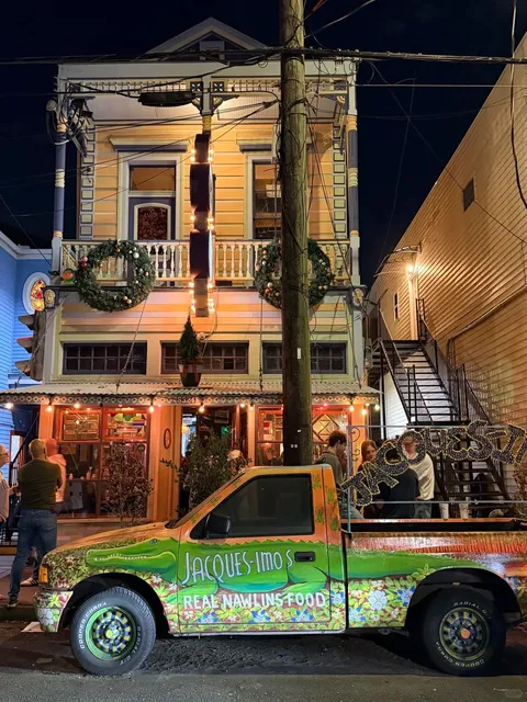 New Orleans Foodie Alert: Jacques-Imo's Is a Must-Try! 🍤🧀✨