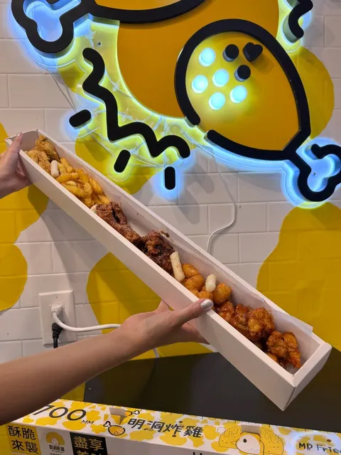 New York Unveils a 1-Meter-Long Myeongdong Fried Chicken 🍗