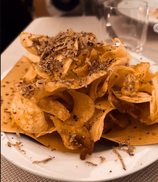 The freshly fried truffle chips are just so delicious!
