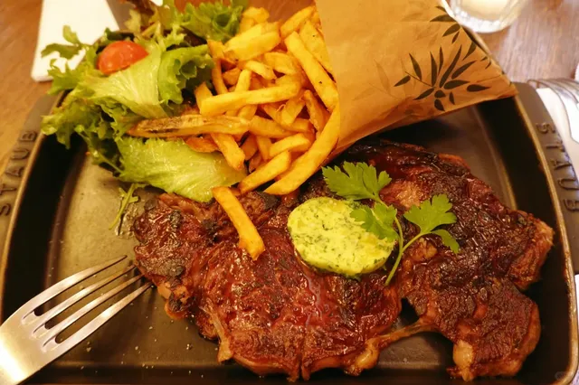 A Restaurant Near the Eiffel Tower in Paris!