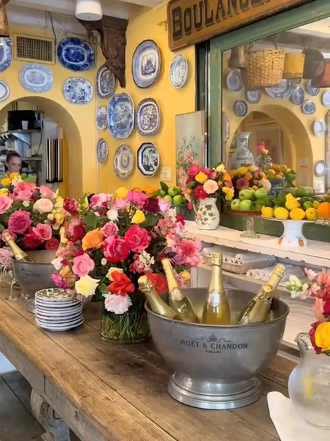 ​​Los Angeles Must-Visit｜The Stunning Garden Restaurant in Beverly Hil