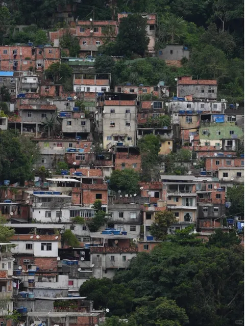 🇧🇷 Favela Tour in Rio: An Eye-Opening Experience! 🏙️🛵