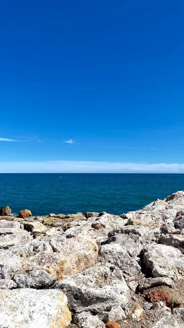 🇪🇸 Escape the City & Fall Into a Colorful Dream