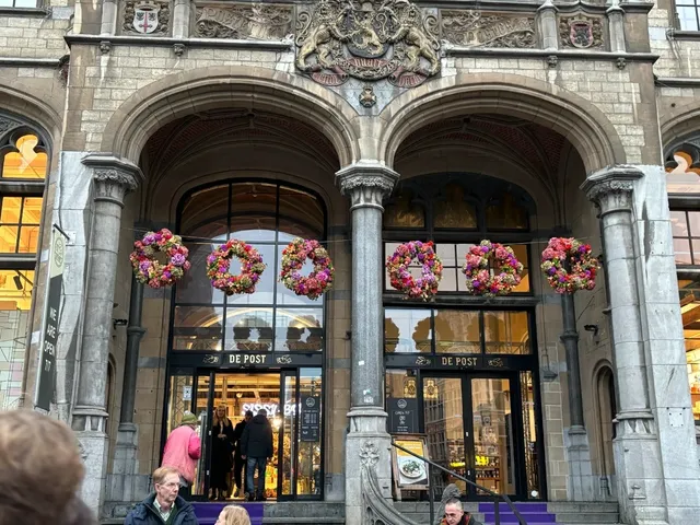 🇧🇪 Window Shopping at De Post: Ghent’s Chic Postal Revival